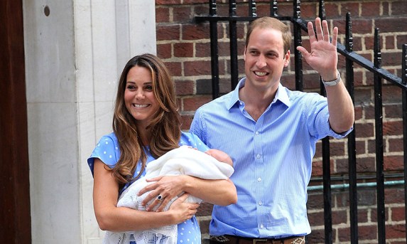 prince-william-kate-middleton-lindo-wing-steps-prince-george-t